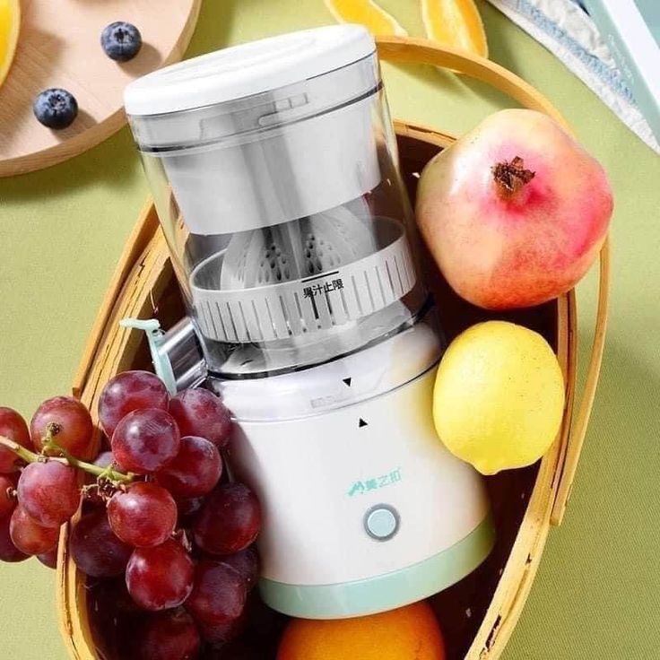 Portable Citrus Squeezer &amp; Presser